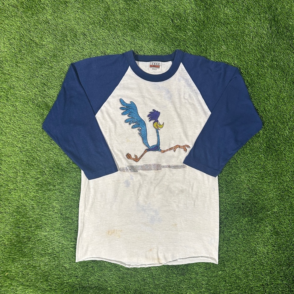 Vintage Hanes tee with Looney Tunes artwork ©1966/1979 - Size Medium